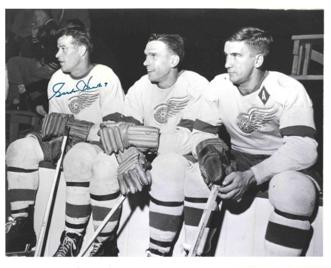 Gordie Howe® Autographed Red Wings 8X10 Photo (Production Line)